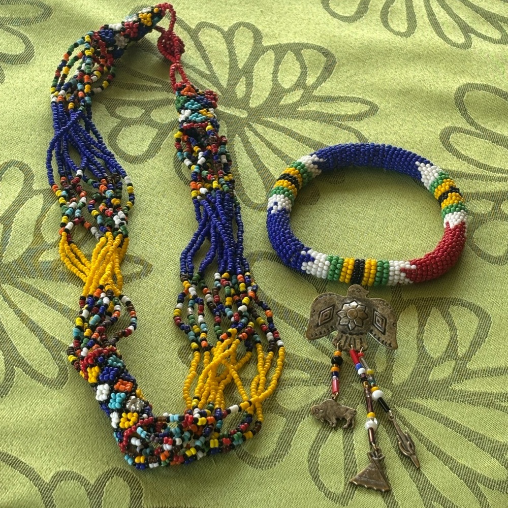Colorful vintage native America Beaded Necklace and Bracelet Set - BIRD NA